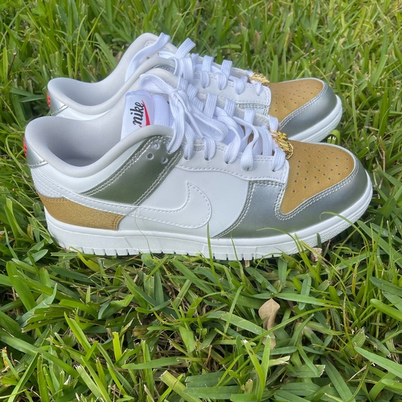 Women Nike Dunk Low - Picture 3 of 4